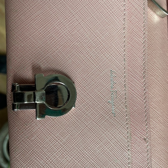 FERRAGAMO wallet “pretty in pink” chrome finish hardware - Picture 6 of 14